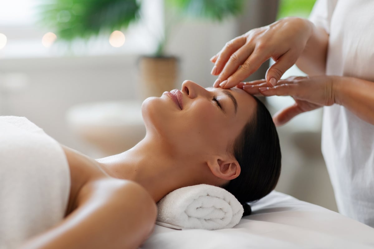 Gua sha facial en Köu Clinique